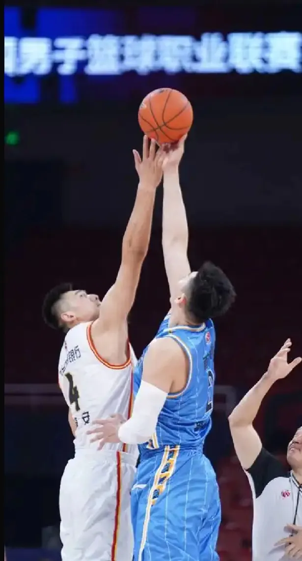 包含圣安东尼奥马刺冲刺阶段遗憾出局，志在CBA季后赛名次提升，目标明确，赛季目标并未改变的词条